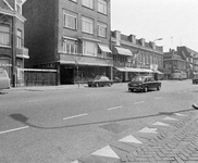857113 Gezicht op de panden Amsterdamsestraatweg 237 A (links) -lager te Utrecht.